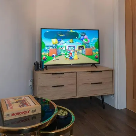 Holiday home Escape 2 Unwind At The Parade, Accommodates 10 *