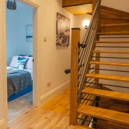 Escape 2 Unwind At The Parade, Accommodates 10 York