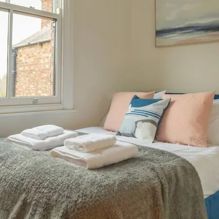 Holiday home Escape 2 Unwind At The Parade, Accommodates 10 *