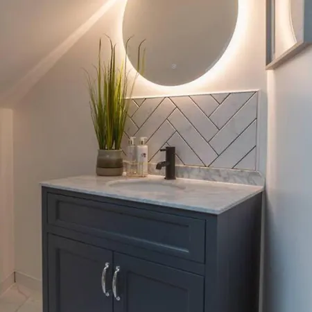 Holiday home Escape 2 Unwind At The Parade, Accommodates 10