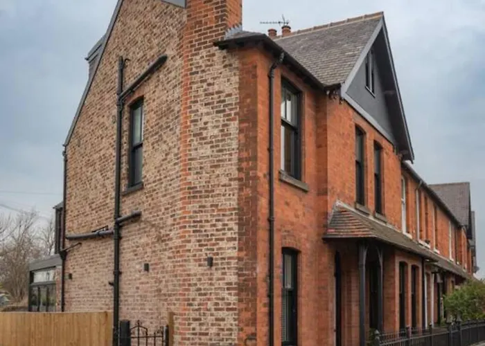 Escape 2 Unwind At The Parade, Accommodates 10 * York