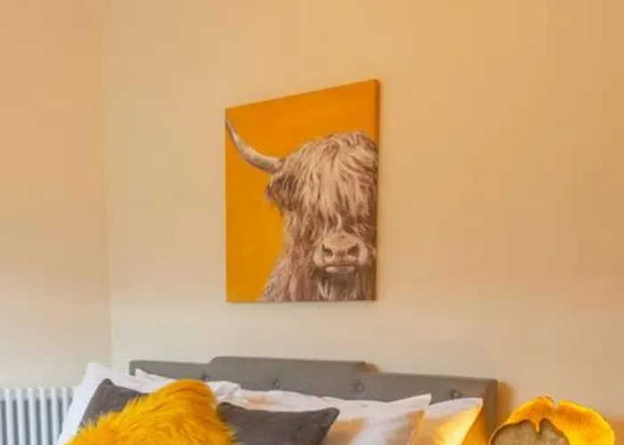 Escape 2 Unwind At The Parade, Accommodates 10 *