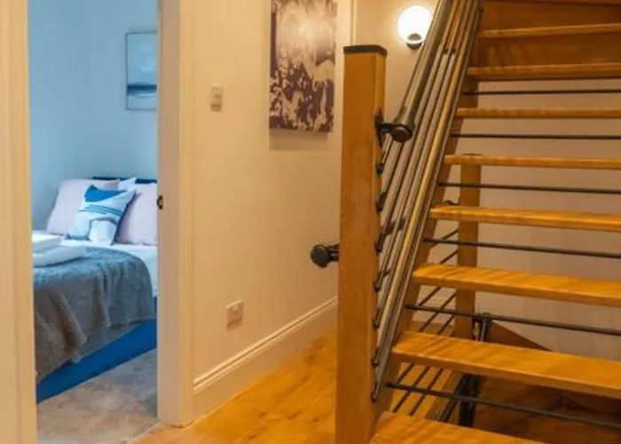 Escape 2 Unwind At The Parade, Accommodates 10 York