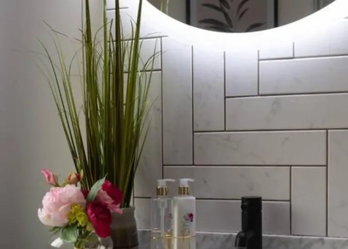 Escape 2 Unwind At The Parade, Accommodates 10 Nyaraló