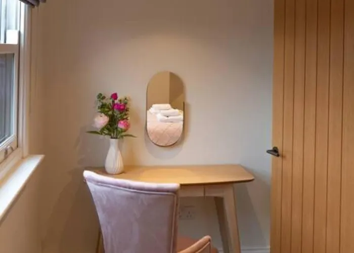 Escape 2 Unwind At The Parade, Accommodates 10