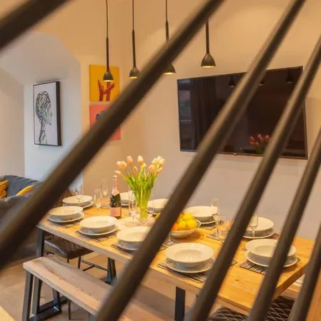 Escape 2 Unwind At The Parade, Accommodates 10 * York