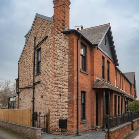 Escape 2 Unwind At The Parade, Accommodates 10 * York