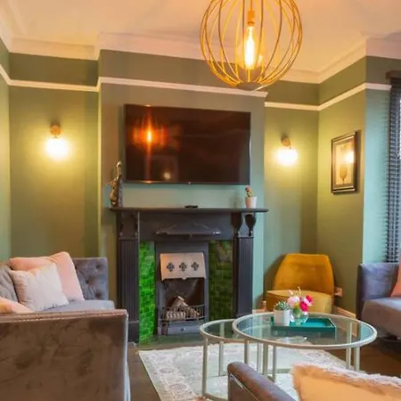 Escape 2 Unwind At The Parade, Accommodates 10 Ferienhaus