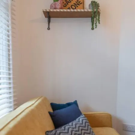 Ferienhaus Escape 2 Unwind At The Parade, Accommodates 10 York