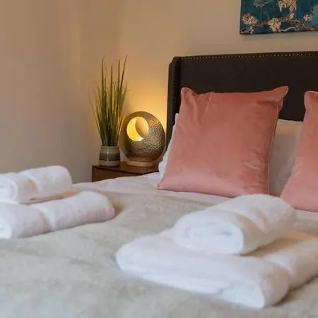 Escape 2 Unwind At The Parade, Accommodates 10 Semesterbostad York