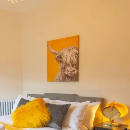 Escape 2 Unwind At The Parade, Accommodates 10 *