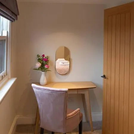 Escape 2 Unwind At The Parade, Accommodates 10