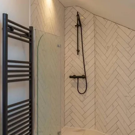 Escape 2 Unwind At The Parade, Accommodates 10 Ferienhaus *