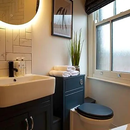 Escape 2 Unwind At The Parade, Accommodates 10 Casa de Férias York