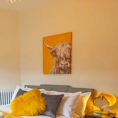 Escape 2 Unwind At The Parade, Accommodates 10 York