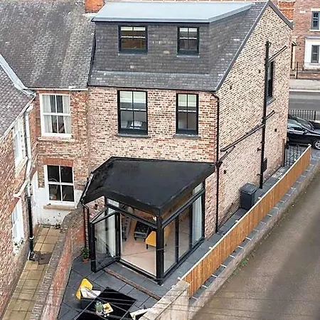 Escape 2 Unwind At The Parade, Accommodates 10 * York