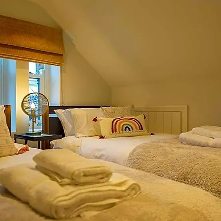 Casa de Férias Escape 2 Unwind At The Parade, Accommodates 10 *