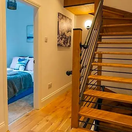 Escape 2 Unwind At The Parade, Accommodates 10 York
