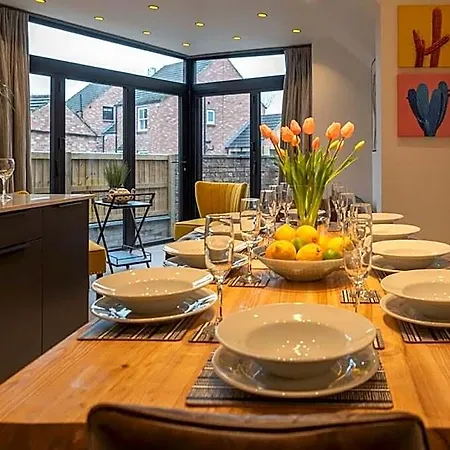 Casa de Férias Escape 2 Unwind At The Parade, Accommodates 10 York