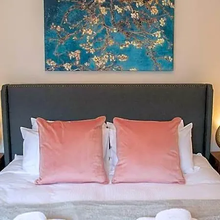 Escape 2 Unwind At The Parade, Accommodates 10 Casa de Férias York