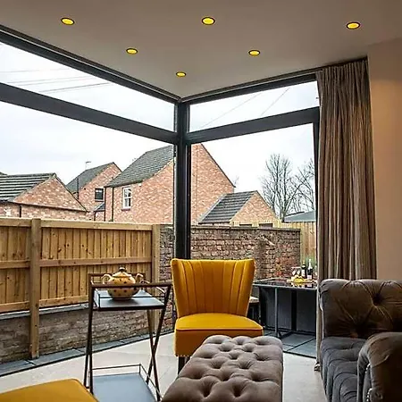 Escape 2 Unwind At The Parade, Accommodates 10 Casa de Férias York