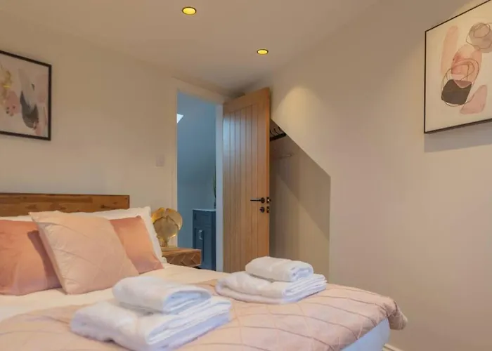 Escape 2 Unwind At The Parade, Accommodates 10 Semesterbostad York