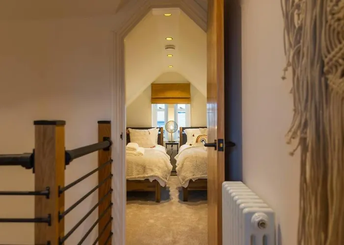 Escape 2 Unwind At The Parade, Accommodates 10 York