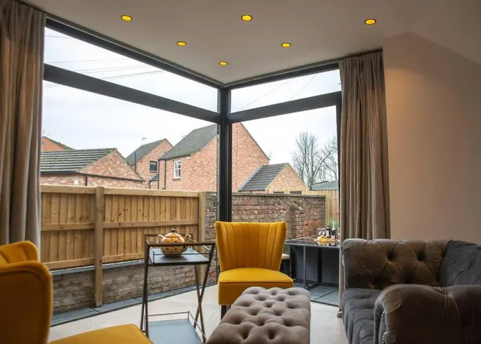 Semesterbostad Escape 2 Unwind At The Parade, Accommodates 10 York