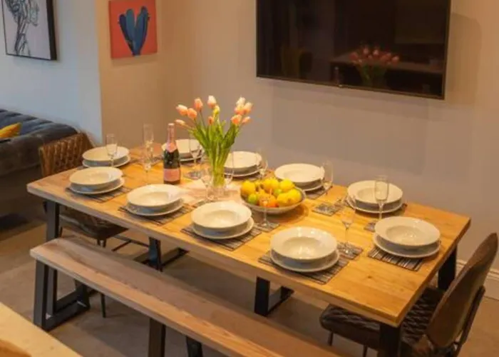 Escape 2 Unwind At The Parade, Accommodates 10 Semesterbostad