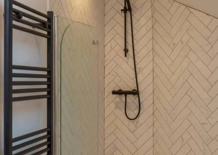 Escape 2 Unwind At The Parade, Accommodates 10 Semesterbostad *