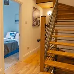 Escape 2 Unwind At The Parade, Accommodates 10 York
