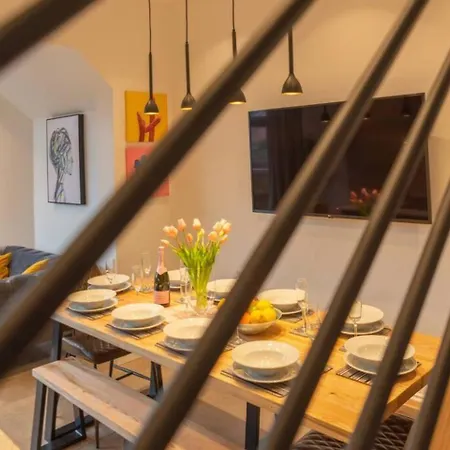 Vakantiehuis Escape 2 Unwind At The Parade, Accommodates 10 *