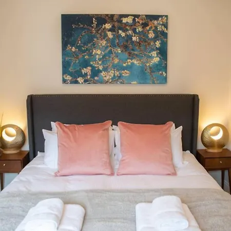 Vakantiehuis Escape 2 Unwind At The Parade, Accommodates 10 *