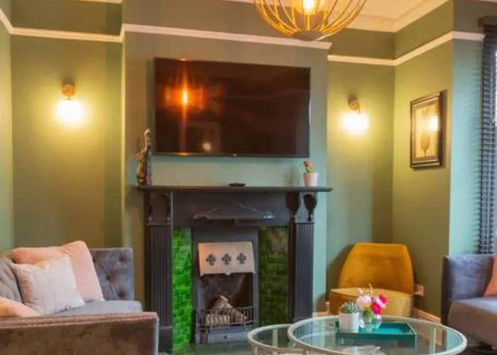 Escape 2 Unwind At The Parade, Accommodates 10 Casa vacanze