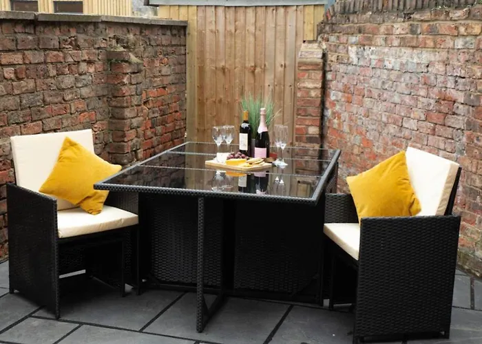 Escape 2 Unwind At The Parade, Accommodates 10 * York